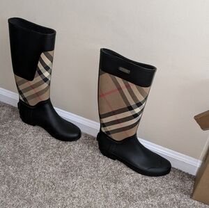 Burberry rain boots/ size 10 womens/ Wellington boots.